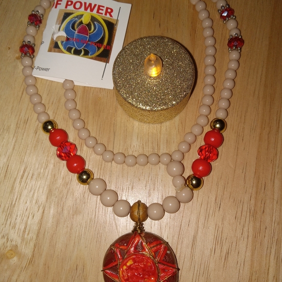 New Red flower emblem necklace - Picture 2 of 3
